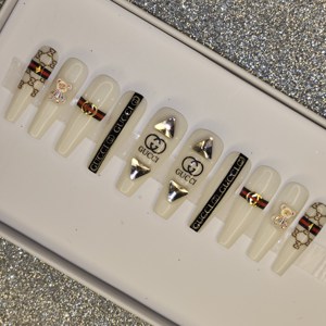 Vente en gros de faux <span class=keywords><strong>ongles</strong></span> personnalisables à presser, kits de cils, <span class=keywords><strong>ongles</strong></span> à presser en acrylique faits <span class=keywords><strong>main</strong></span> par des designers, boîte d'emballage - Product Image 1