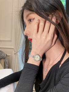 Reloj de Cuarzo de Lujo para <span class=keywords><strong>Mujer</strong></span>, Diseño de Sirena, Novedad 2025, Incrustaciones de Diamantes, Caja y Correa de Acero Inoxidable, Cristal Mineral, Ligero, 3ATM - Product Image 3