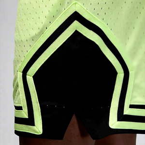 Pantalones Cortos de Baloncesto para Hombre en Satén Amarillo Neón con Franjas Laterales Negras, Cintura con Cordón, Secado Rápido, Ecológicos, Casuales, de Poliéster/Spandex - Product Image 5