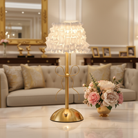Lampe de table en métal de style nordique moderne en forme d'arc, abat-jour en tissu, rechargeable, batterie Type-C incluse, éclairage d'ambiance LED pour chambre à coucher