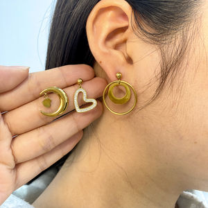Pendientes Pequeños de Acero Inoxidable con Baño de Oro de 18k, Diseño Simple, Venta al Por Mayor - Product Image 5
