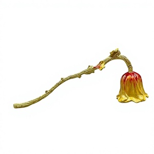 Lampe en laiton avec motif de fleur en forme de cloche, éteignoir à bougie, décoration intérieure, aromathérapie, décoration de la maison - Product Image 1