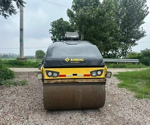 Bomag BW135AD d'occasion, rouleau compresseur vibrant 5t, moteur hybride 2020, capacité de montée de 25% - Product Image 3