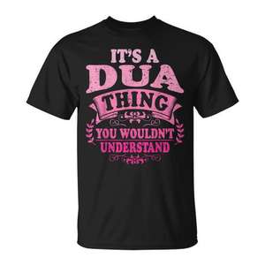 Camiseta Dua Thing con Texto Rosa sobre Negro, Unisex, Talla Adulto, Cuello Redondo, Manga Corta, Impresión Serigráfica, para Uso Promocional - Product Image 1