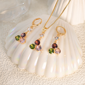Parure de <span class=keywords><strong>bijoux</strong></span> plaqué or 18 carats avec zircon cubique et cristal grenat, comprenant des boucles d'oreilles pendantes et un collier pendentif, pour femme, élégante, pour mariage - Product Image 1
