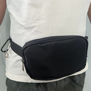 Bolso de pecho para hombre, tela Oxford, portátil, para deportes al aire libre, expansible, negro, blanco, estilo clásico de dibujos animados de Anime, otoño 2022 - Product Image 1