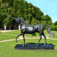 Statue de jardin de licorne en résine grandeur nature personnalisée Sculpture colorée en fibre de verre Statuette en PRF Artisanat extérieur en résine