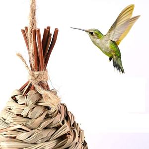 Cabane suspendue naturelle <span class=keywords><strong>en</strong></span> <span class=keywords><strong>forme</strong></span> <span class=keywords><strong>de</strong></span> <span class=keywords><strong>boule</strong></span> <span class=keywords><strong>d</strong></span>'herbe tissée à la main Cage <span class=keywords><strong>de</strong></span> <span class=keywords><strong>nid</strong></span> <span class=keywords><strong>de</strong></span> colibri Maisons <span class=keywords><strong>de</strong></span> colibri pour l'extérieur Jardin Patio Pelouse - Product Image 4