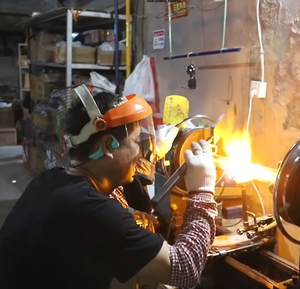 Fabbrica di Vetro Accetta Personalizzazioni di Vari Prodotti in Vetro con Ampia Disponibilità di Bong - Product Image 1