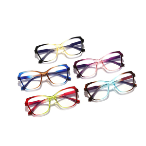نظارات نسائية بتصميم عصري لعام <span class=keywords><strong>2026</strong></span> بإطار متدرج متعدد الألوان على شكل عين القطة، نظارات أنيقة على الطراز الأوروبي والأمريكي مضادة للضوء الأزرق - Product Image 2