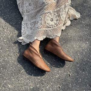 Nouvelles bottes rétro 303-21 en cuir de vachette tissé à la main pour femmes, à bout pointu, semelle plate et souple - Product Image 3