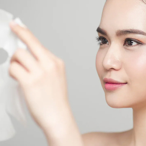 Masque hydratant et éclaircissant de luxe avec niacinamide et peptides, pour une hydratation intense et une peau éclatante - Product Image 3