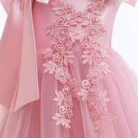Robe de soirée en satin à épaules dénudées, style européen et américain, pour demoiselles d'honneur, coupe trapèze, longueur genou, avec nœud princesse et ruban pour enfants
