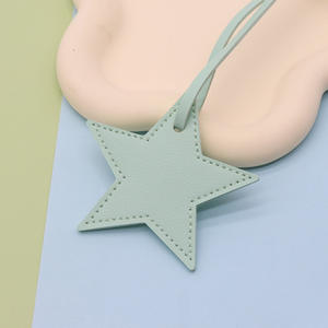Porte-clés en forme d'étoile à cinq branches en cuir PU, pendentif coloré et mignon, breloques étoiles pour la décoration <span class=keywords><strong>de</strong></span> sacs, vente en gros - Product Image 5