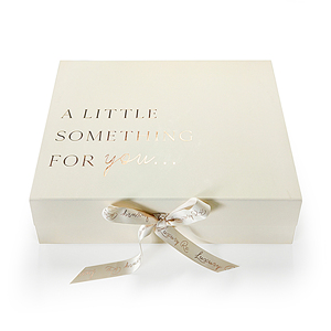 Caja de Regalo Rígida de Cartón con Cierre Magnético, Estampado en Caliente con Lámina Dorada Personalizada, Cinta, Materiales Reciclados, para Ropa y Prendas de Vestir - Product Image 1