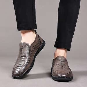 Chaussures décontractées pour hommes en cuir véritable respirant, à enfiler, bout rond, mode estivale, semelle extérieure en caoutchouc, couleur unie, logo sur le dessus - Product Image 3