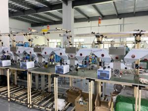 Mélangeur de couleur de masterbatch plastique automatique en acier inoxydable contrôlé par PLC, doseur volumétrique à vis pour extrudeuse d'injection - Product Image 5