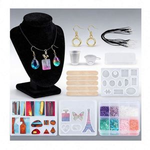 Kit complet de fabrication de bijoux en résine fait main avec résine transparente dure, lumière UV, outils de moulage TOYSRUNNER Noël - Product Image 3