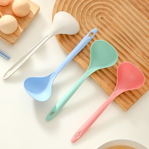 22.5cm <span class=keywords><strong>de</strong></span> Long biodégradable paille <span class=keywords><strong>de</strong></span> blé <span class=keywords><strong>Chef</strong></span> cuillère résistant à la chaleur outil <span class=keywords><strong>de</strong></span> cuisine produits en caoutchouc ovale cuillère à soupe - Product Image 1