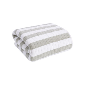 Toalla de Playa Rectangular de Secado Rápido con Rayas de Coral Fleece 150D, Gris Blanco - Product Image 1