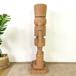 Soldado Cascanueces Grande de Ratán para Exteriores de Navidad de Tamaño Real y Estilo Moderno - Product Image 5