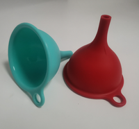 Vente en gros mini entonnoir en silicone gadgets de cuisine uniques pour entonnoir à huile ustensile pour accessoires de cuisine