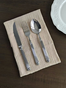 Ensemble de couteau, fourchette et cuillère <span class=keywords><strong>à</strong></span> steak en acier inoxydable 304 de style rétro avec fourchettes <span class=keywords><strong>à</strong></span> dessert et <span class=keywords><strong>à</strong></span> <span class=keywords><strong>spaghetti</strong></span>, design colonne <span class=keywords><strong>romaine</strong></span> antique, cadeau quotidien - Product Image 1