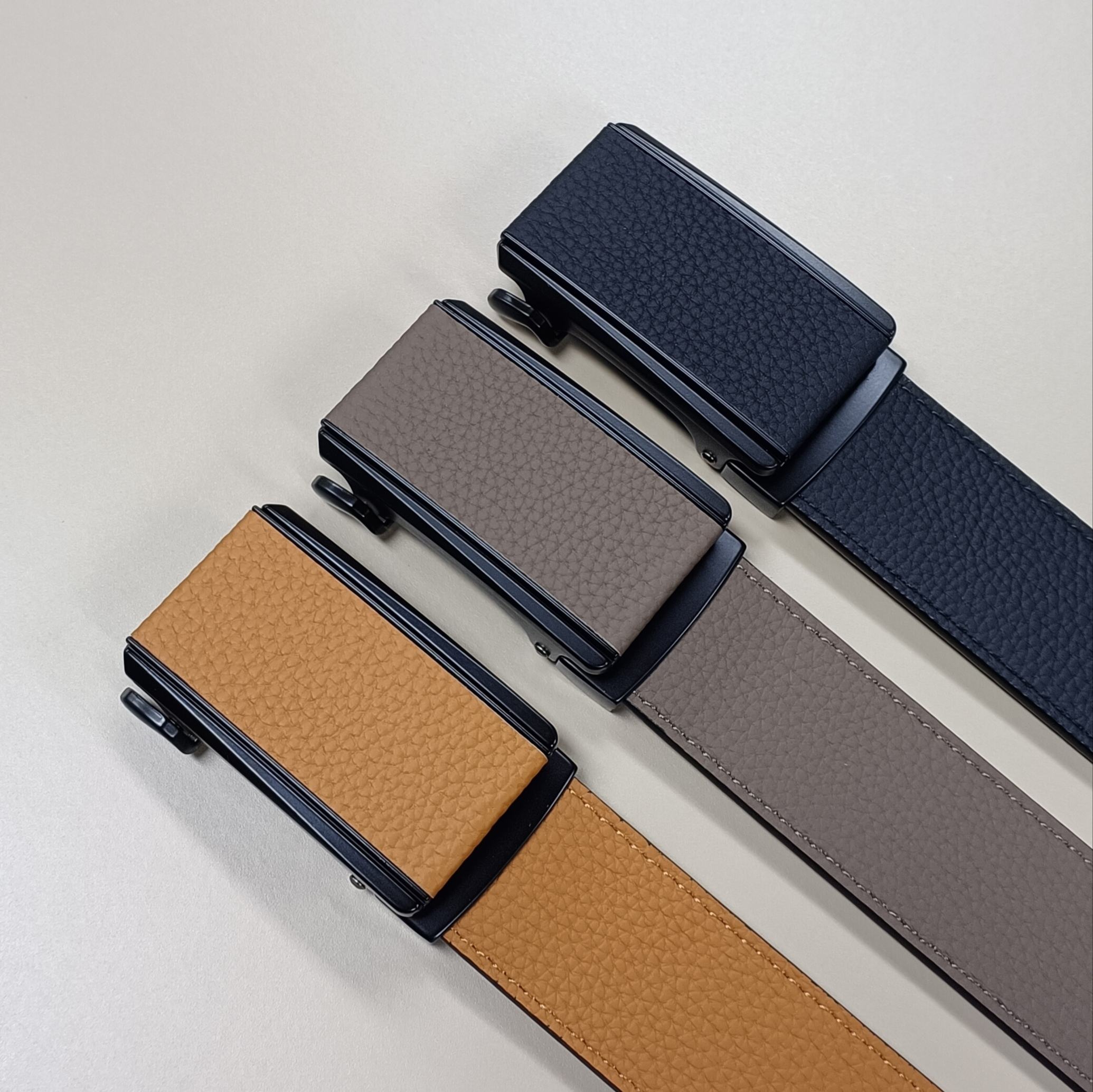 สีเทาเข้ม