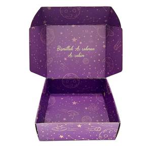 Boîte d'expédition en carton ondulé personnalisée avec impression sur mesure, matériaux recyclés pour le stockage de vêtements, chaussures, chaussettes, et l'envoi de cadeaux - Product Image 1