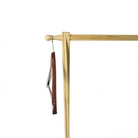Cintres en bois brun de qualité supérieure avec barre/hook pivotant à 360°, design moderne et écologique pour les magasins de vêtements et l'usage domestique