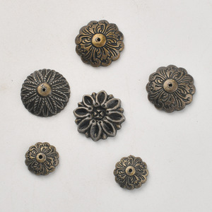 Accessoires de meubles de style antique en alliage de zinc Wenzhou Platinum Link, décoratifs en forme de fleur, pour la protection des coins - Product Image 2