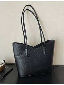 กระเป๋าถือผู้หญิงทรงสวยหรู รุ่นใหม่ ขายดีประจำปี 2026  วัสดุ PU สีพื้น  แบบสะพายไหล่  ใช้งานได้หลากหลาย - Product Image 5