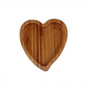 Plateau de service rond en bois écologique pour chocolats, avec des noix, des collations et des fruits secs de la plus haute qualité, en vente - Product Image 1