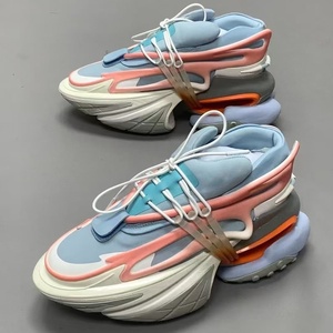 Chaussures de course futuristes inspirées de la technologie, baskets au design élégant et original pour hommes - Product Image 6