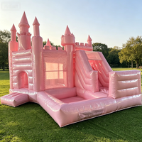 Château gonflable rose romantique pour filles, idéal pour anniversaires, mariages, locations commerciales et aires de jeux gonflables.
