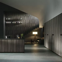 Armoires de cuisine modernes pour appartements avec un design ajusté et des options autoportantes