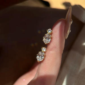 Aretes Ligeros de Plata Reciclada Arenada con Topes de Silicona Sostenibles Hipoalergénicos para Mujer al por Mayor - Product Image 1