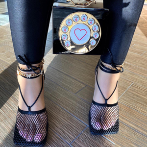 Hộp Điện Thoại Acrylic Màu Hồng Với Giày Cao Gót Phù Hợp Thiết Kế Sang Trọng Thời Trang Hộp Điện Thoại Thiết Kế Mới Nhất Dễ Thương Thiết Kế Sang Trọng - Product Image 2