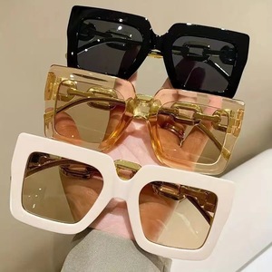 <span class=keywords><strong>Lunettes</strong></span> de soleil Hip Hop à maillons épais avec logo personnalisé, faible MOQ, monture carrée audacieuse, verres teintés, pour boutiques - Product Image 1