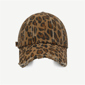 Berretto da Baseball regolabile in cotone non strutturato con Logo personalizzato piatto ricamato per uso quotidiano con stampa leopardata con effetto angosciato - Product Image 2