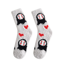 Chaussettes jetables mi-mollet pour femmes, chaudes et épaisses, en polaire corail respirante, à motif dessin animé amusant, pour Halloween, automne et hiver, avec logo sur le revers, vente en gros