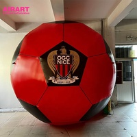 Nouveau design de ballon de football rouge pour les expositions d'art - Ballon de football personnalisé pour la promotion publicitaire et ballon de football en PVC