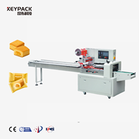 Machine d'emballage flow-pack pour produits de boulangerie avec système d'emballage automatique sous film