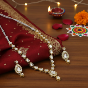 Parure de collier tendance pour femme en alliage plaqué or 18 carats, motif cadenas, avec inserts Kundan artificiels, idéale pour mariage, fête ou anniversaire - Product Image 3