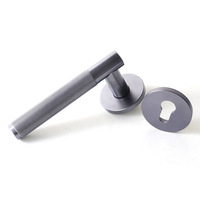 Pogo Noir Grand 58 Silencieux CNC En Relief Serrure De Porte Design Moderne Oxydé Poignée De Porte En Bois pour Hôtel Intérieur Chambre Application