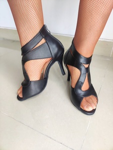 Décolleté da donna di lusso in pelle nera con spalline aperte alla caviglia <span class=keywords><strong>sandali</strong></span> con <span class=keywords><strong>tacco</strong></span> per danza nuziale che aumentano l'altezza dei tacchi sottili - Product Image 4