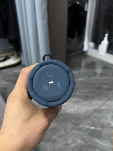 <span class=keywords><strong>JBL</strong></span> Grip - Luz Nocturna Colorida con Música, Reproductor de Audio Portátil Inalámbrico para Exteriores con Diseño de Lata de Neón - Product Image 3