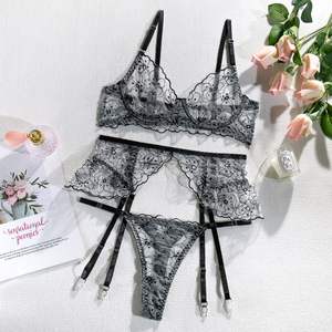 Chuangerm Spot Hot Sale Sexy Lingerie 3 pièces Ensemble de lingerie transparente brodée avec bordure à volants <span class=keywords><strong>Soutien</strong></span>-<span class=keywords><strong>gorge</strong></span> push-up Culotte String Lingerie pour femmes - Product Image 5