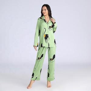 Vêtements de nuit pour femmes, <span class=keywords><strong>ensemble</strong></span> de pyjama en satin à deux pièces, cardigan d'été mignon, vente en gros pour femmes - Product Image 2