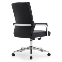 Chaise pivotante moderne en cuir noir à dossier moyen avec inclinaison réglable en hauteur sur roulettes pour utilisation en bureau et en salle de conférence